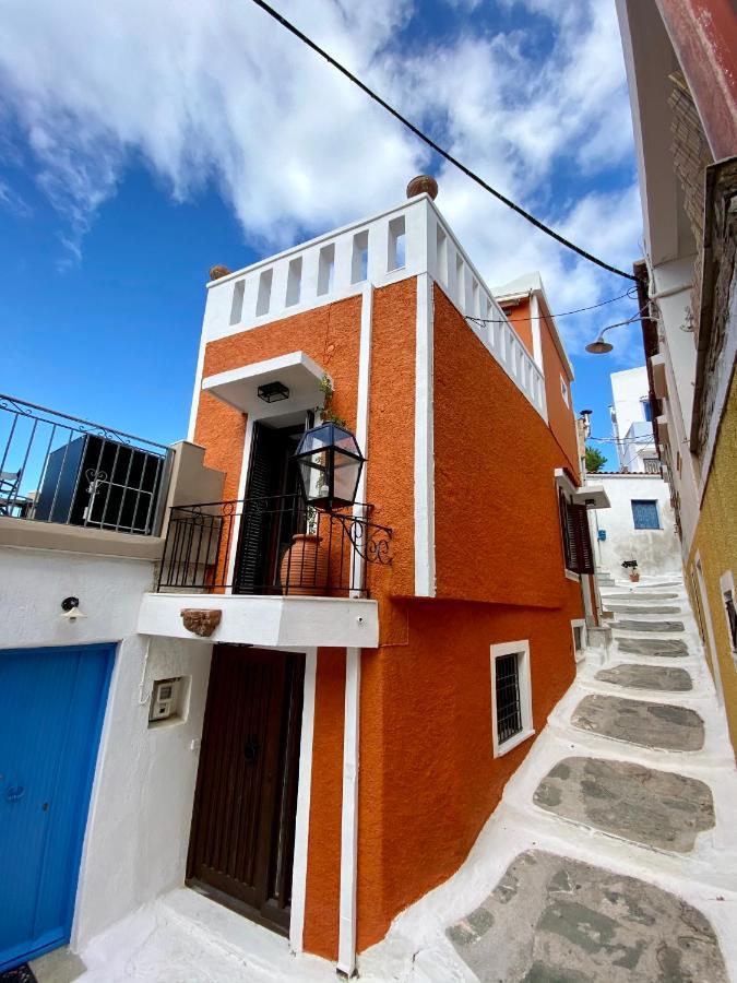 Lion House I * Ioulis